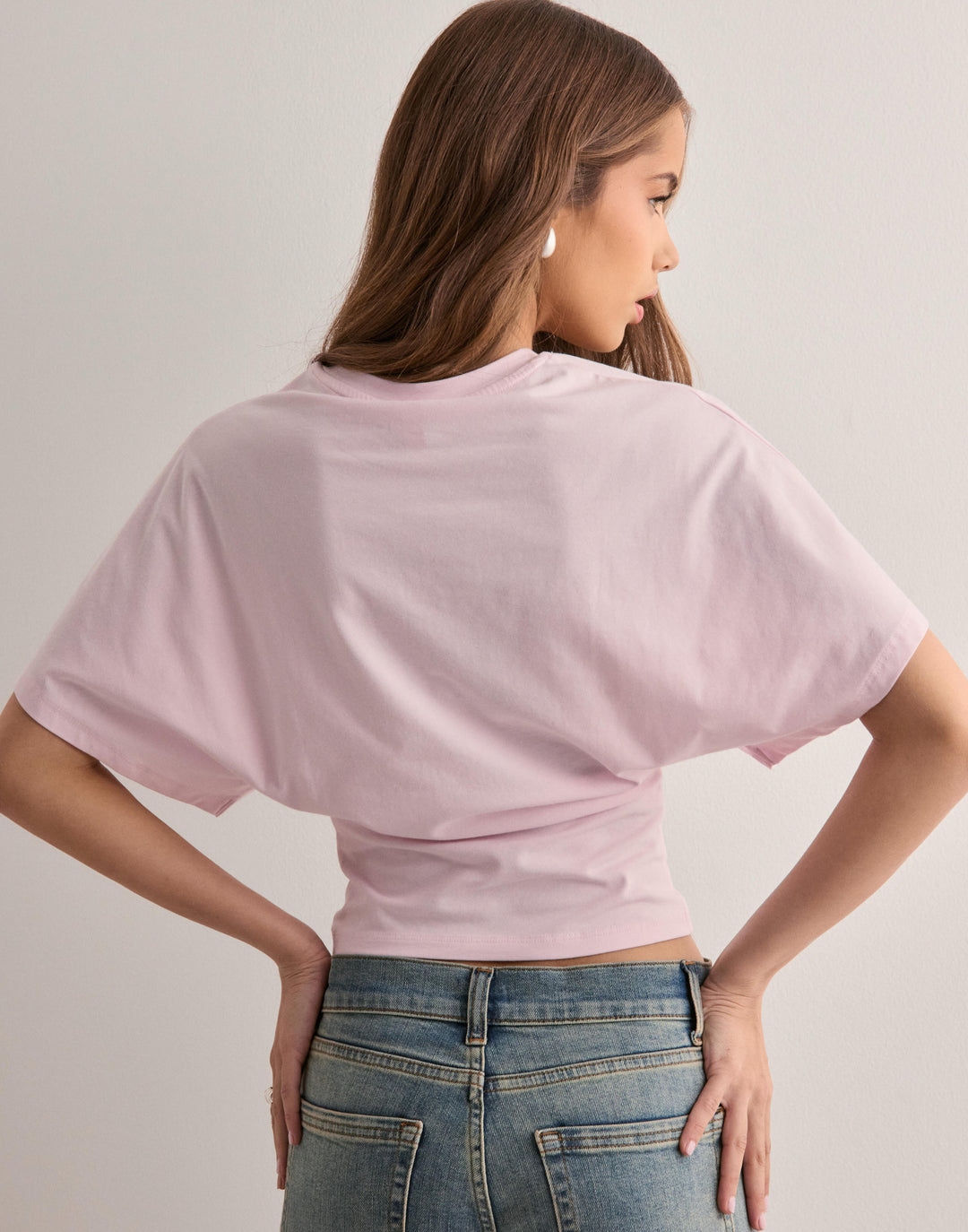 Moda feminina: Blusa de manga longa elegante, design sofisticado para looks casuais e chic.