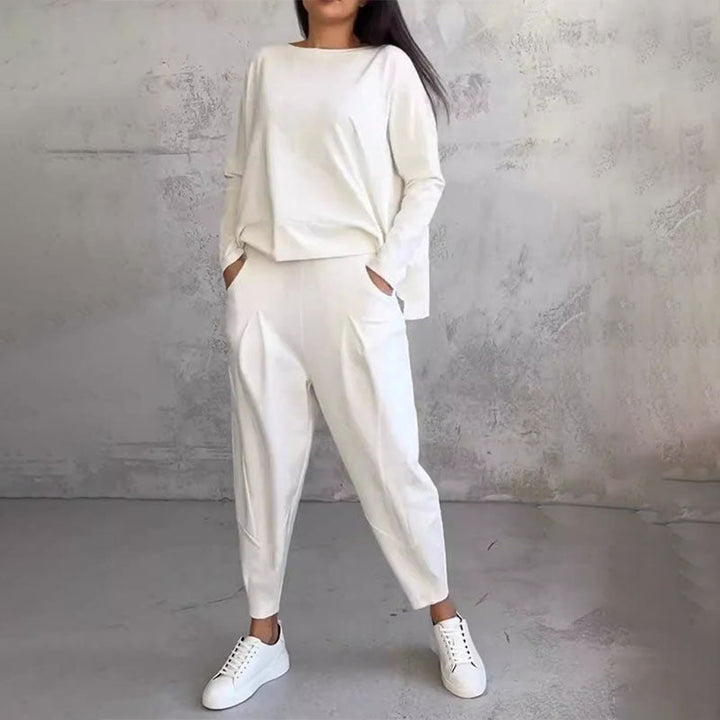 Conjunto feminino ROSE elegante, blusa sofisticada e calça de cintura alta. Perfeito para look de trabalho.