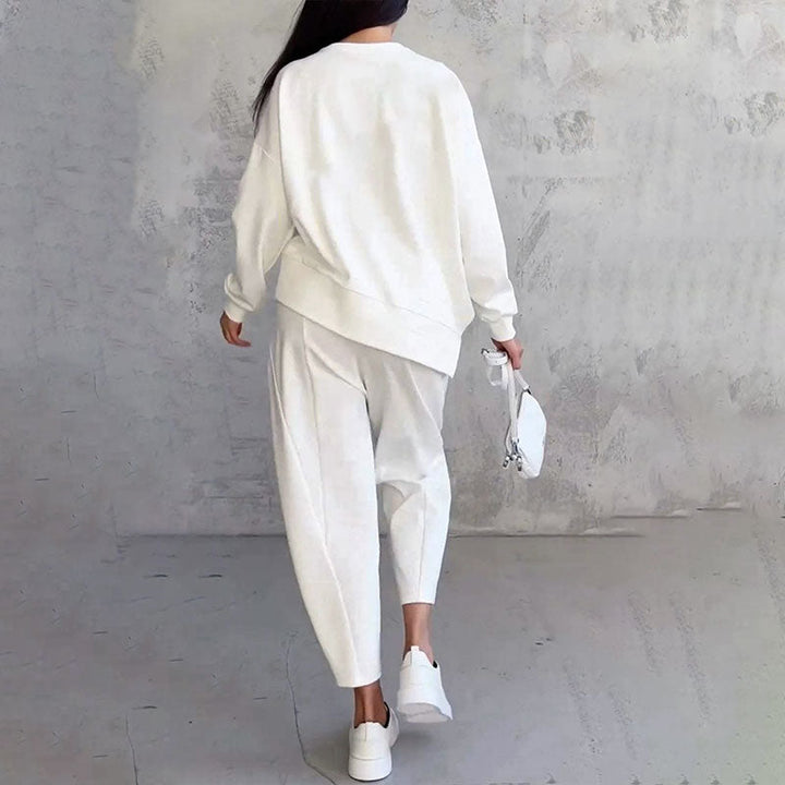 Elegante conjunto feminino ROSE, calça de cintura alta e blusa moderna. Estilo minimalista para o verão.