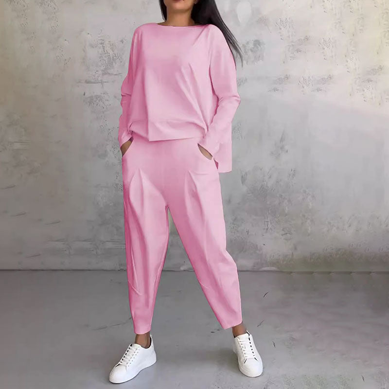 Confortável conjunto feminino ROSE. Blusa leve e calça de cintura alta para um estilo moderno e chique.