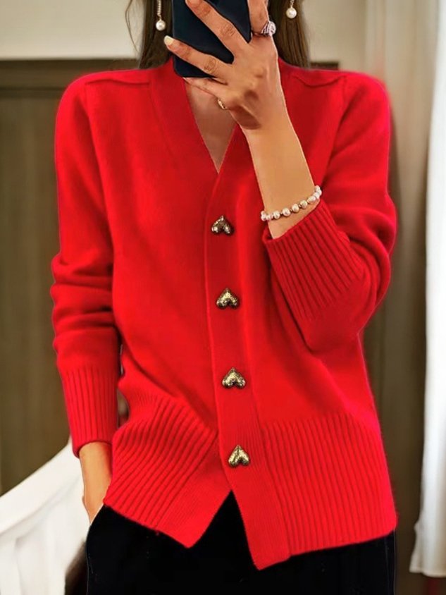 Colete feminino sem manga, super confortável e elegante. Detalhes de botões e decote V. Vestuário versátil para mulheres.