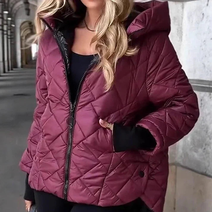Casaco puffer feminino luxuoso, ideal para o inverno, oferece calor e conforto com estilo urbano e elegante.