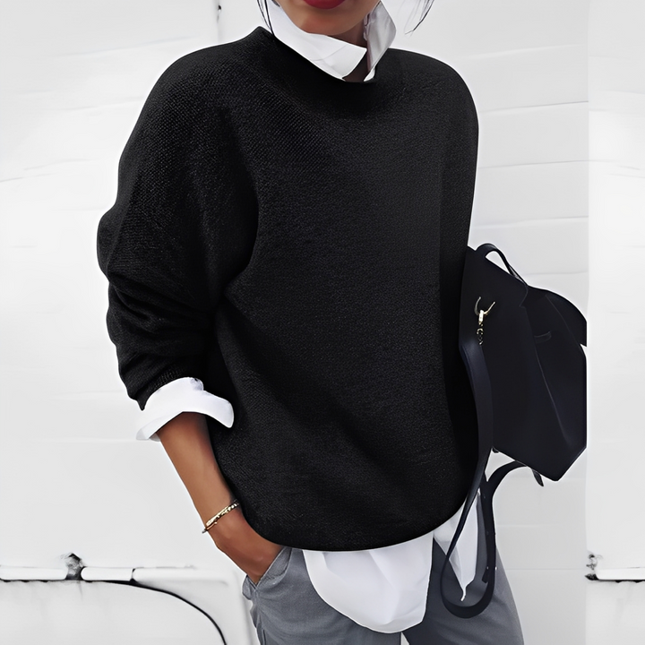 Suéter feminino de malha com caimento solto, unindo conforto e tendência. Pulôver elegante para moda inverno.
