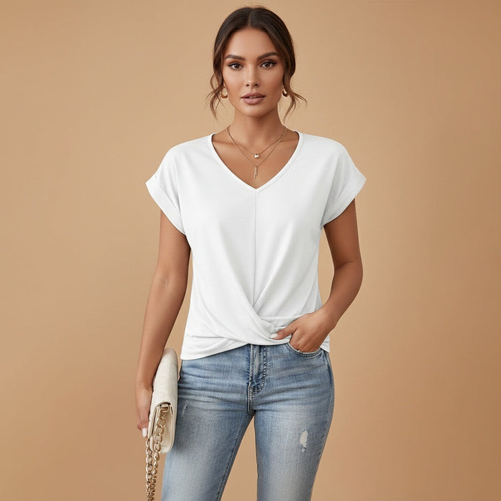 Estilo despojado e elegante: t-shirt feminina, decote V, nó frontal. Roupa de verão manga curta.