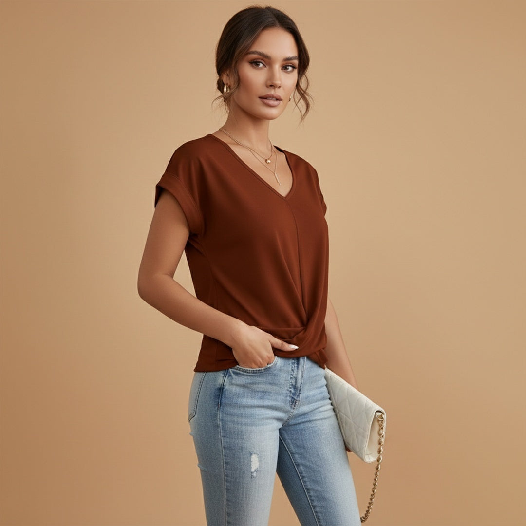 T-shirt feminina casual com decote V e nó frontal. Manga curta para um visual elegante no verão.