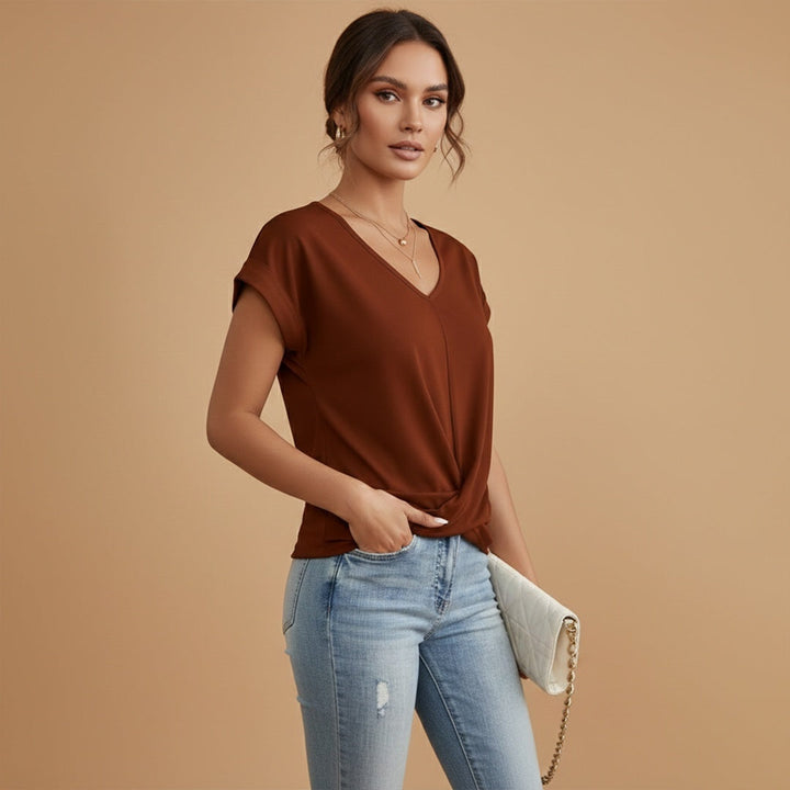 T-shirt feminina casual com decote V e nó frontal. Manga curta para um visual elegante no verão.