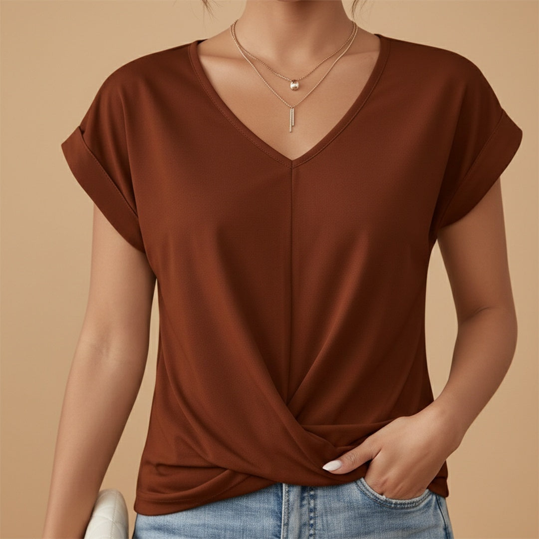 Feminina t-shirt manga curta, decote V. Nó frontal adiciona toque elegante e despojado.