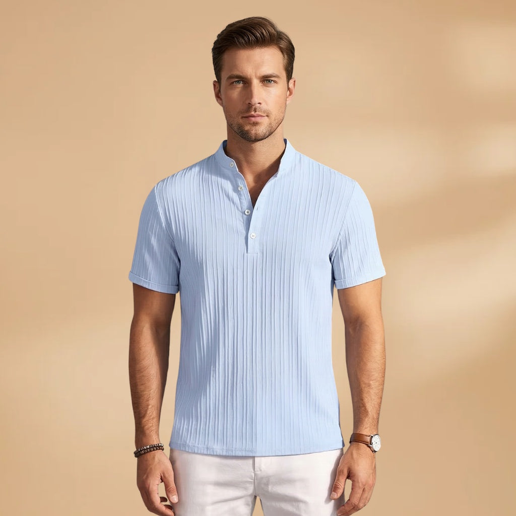 T-shirt Henley masculina canelada de malha, toque macio, conforto e estilo para o dia a dia.