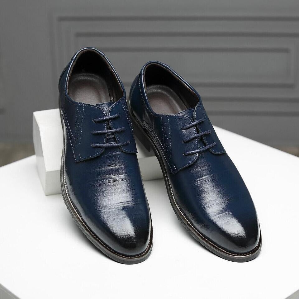 Sapatos Oxford de couro castanho claro para homem, com atacadores, perfeitos para um look clássico e distinto.