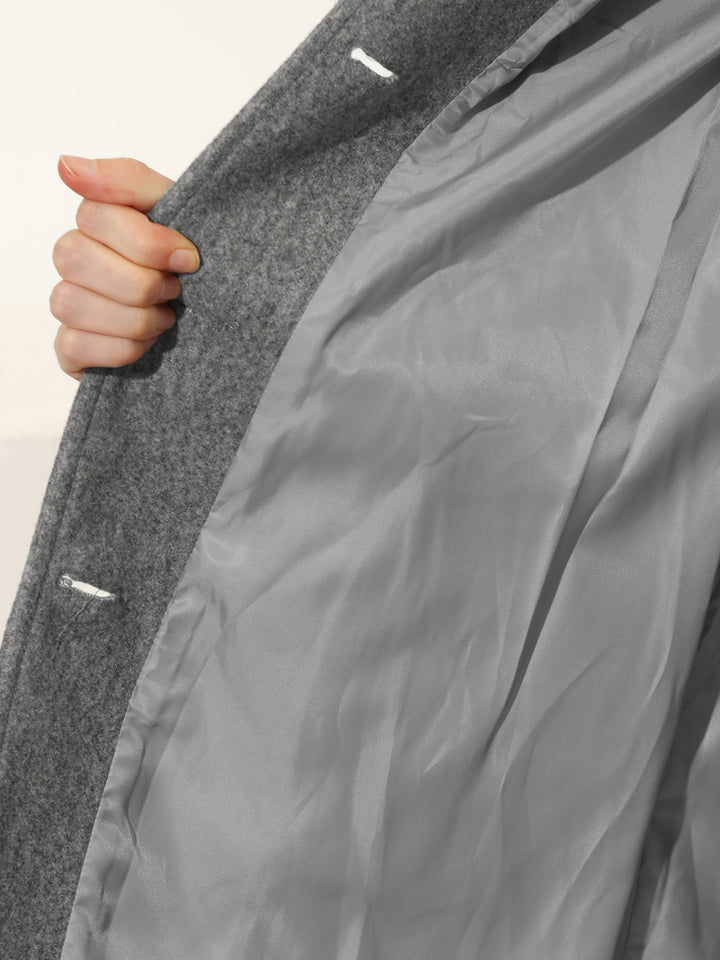 Estilo inverno chique: casaco feminino elegante com um botão, sobretudo essencial para dias frios.