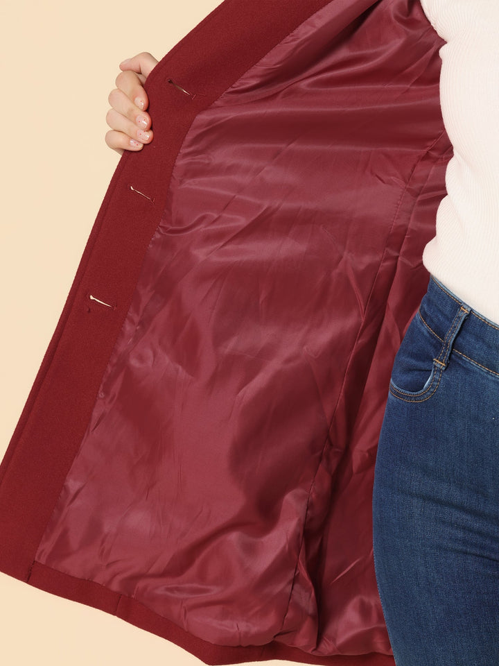Tendência inverno: casaco feminino elegante com um botão, agasalho essencial para moda chique.
