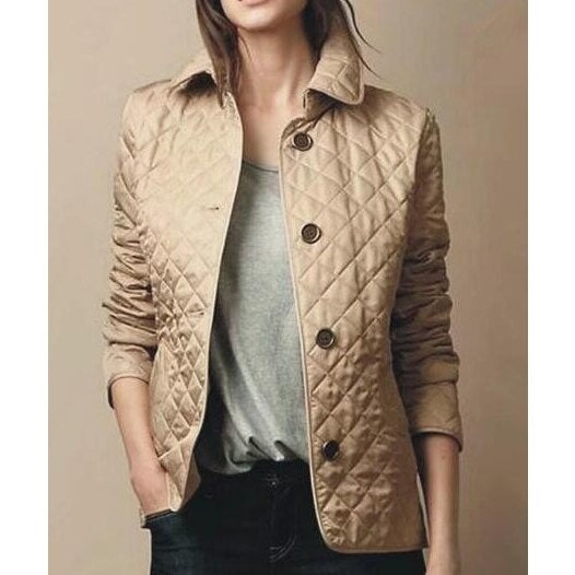 Casaco acolchoado feminino matelassê elegante, gola clássica com botões, ideal para outono e primavera.
