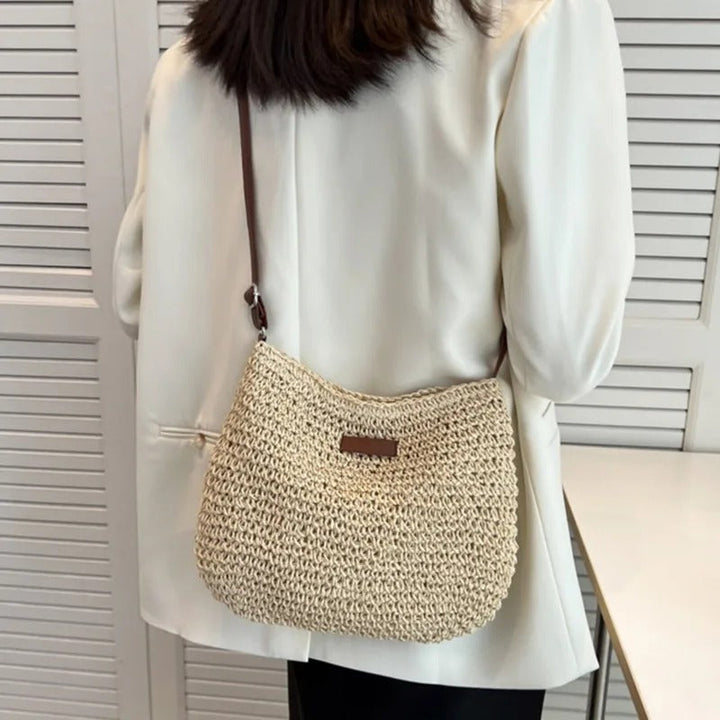 Bolsa feminina Camille trançada, estilo chic em neutros. Acessório de verão de ombro, moda prática e elegante.