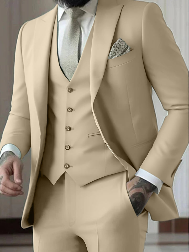 Smoking slim fit moderno para homem, fato formal de 3 peças, com corte elegante e ajuste perfeito.