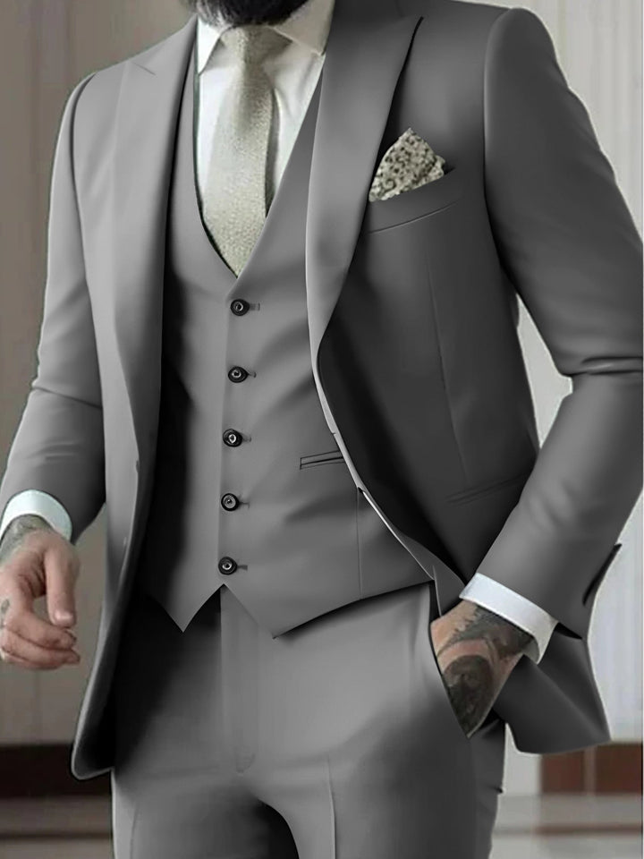 Elegante fato de homem 3 peças, smoking slim fit, ideal para noivos ou convidados em casamentos.
