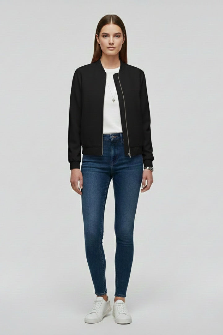 Casaco bomber preto com zíper frontal, para um look casual chic. Confortável e versátil, essencial na moda feminina.