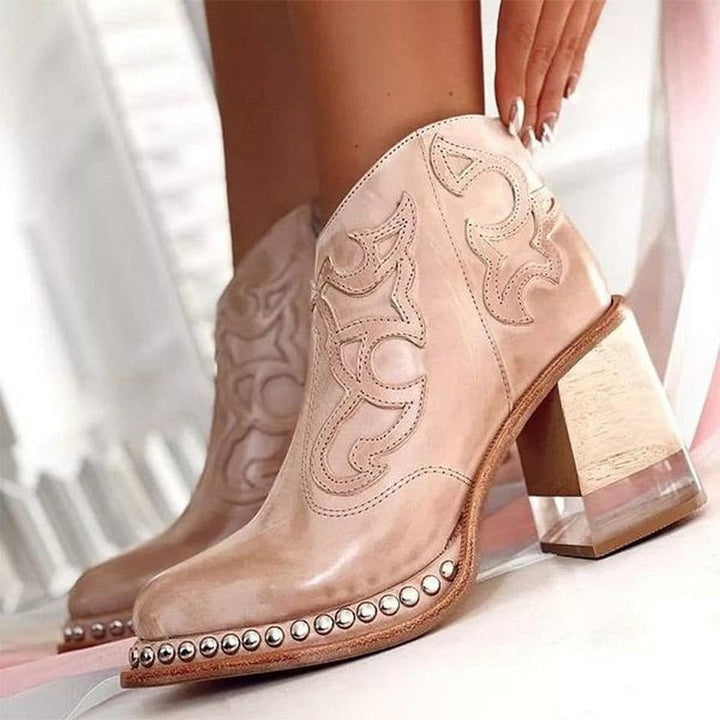 Botas cowboy femininas Vera com bordados detalhados e tachas, estilo ocidental elegante para mulher.
