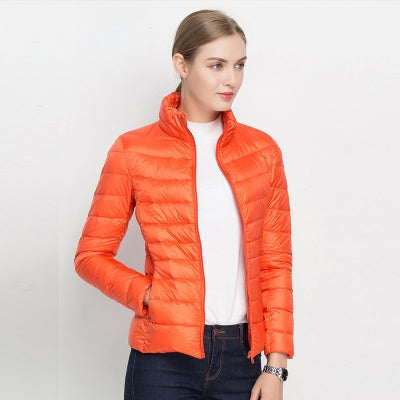 Casaco acolchoado feminino leve de gola alta para mulher, ideal para inverno e outono.