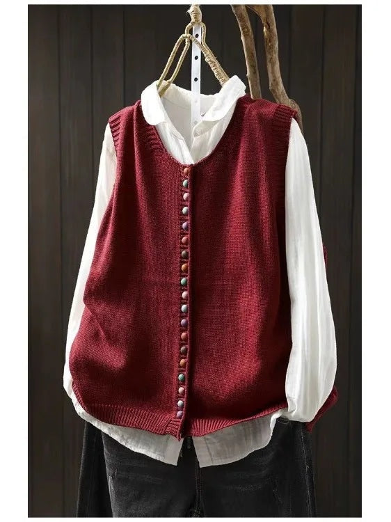 Colete de malha feminino elegante, com fecho de botões. Ideal para looks casuais sofisticados no outono e inverno.