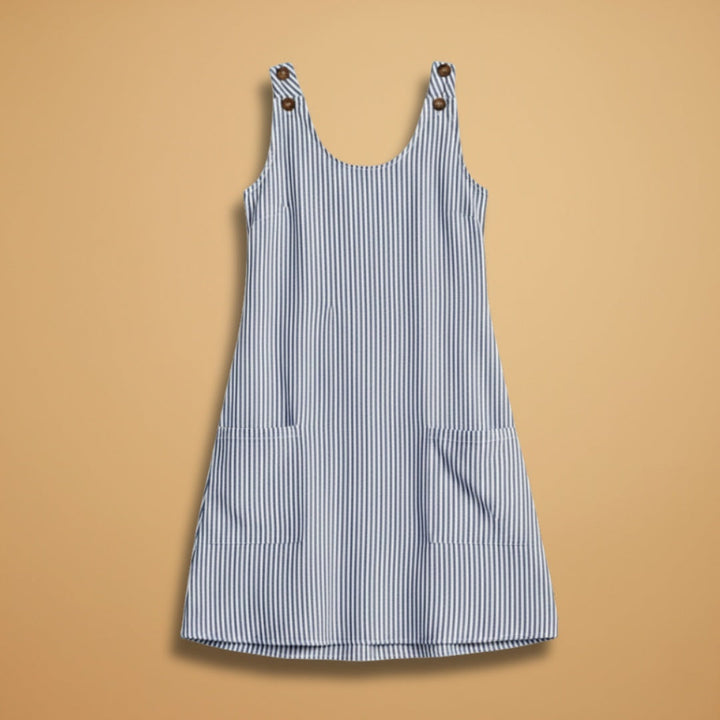 Vestido de verão feminino listrado azul e branco, sem mangas, ideal para praia e looks casuais.