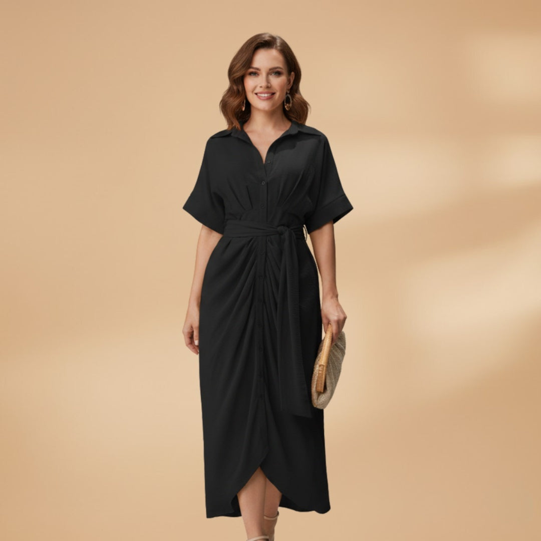Vestido midi feminino estampado com laço ajustável. Estilo camiseiro, ideal para um visual fresco de verão.