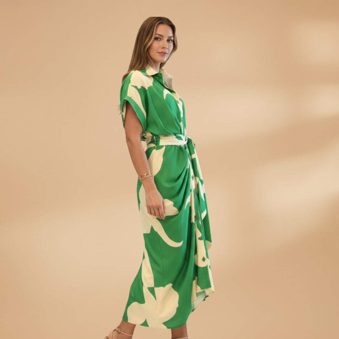 Vestido midi casual feminino estampado, design camiseiro com laço ajustável. Conforto e moda verão.