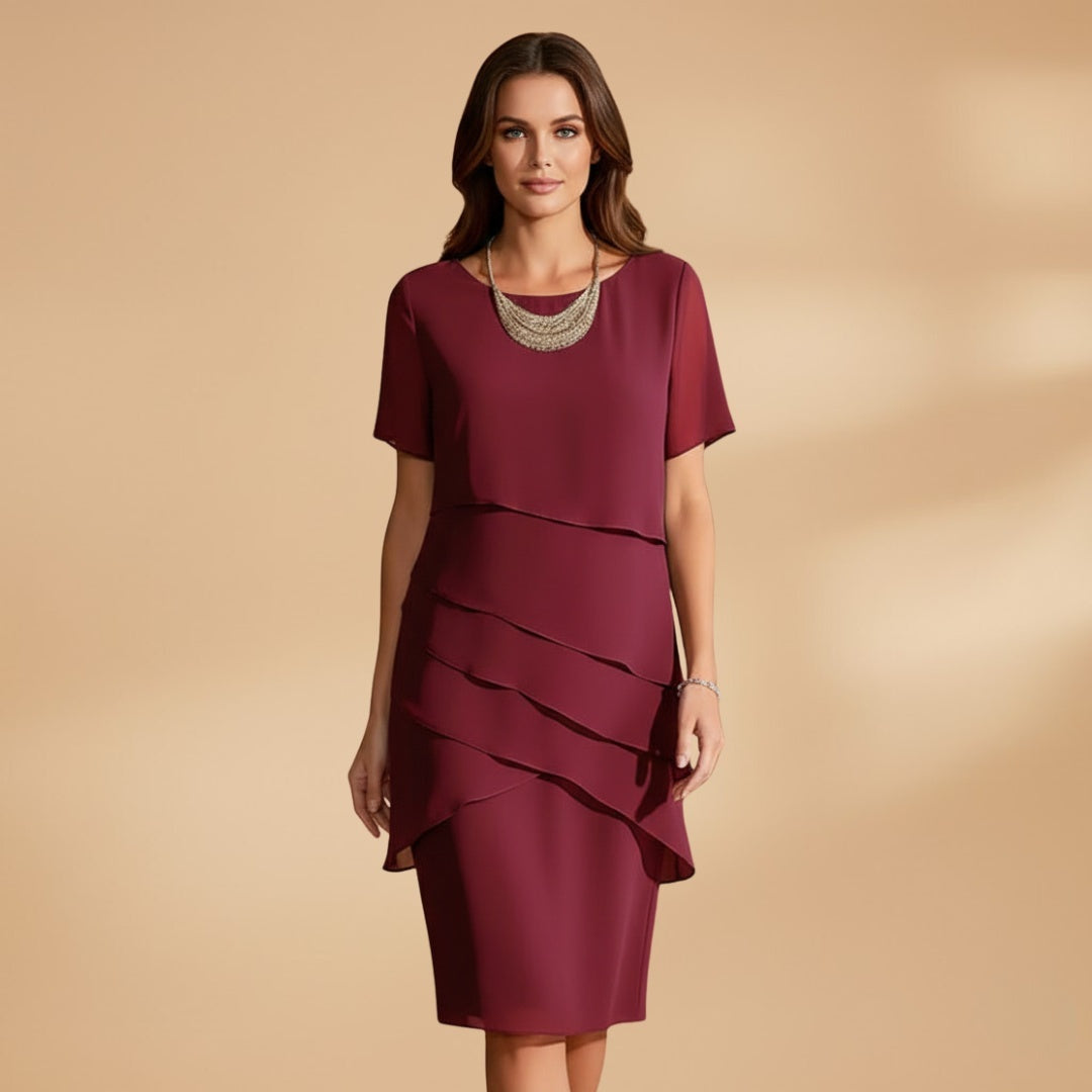 Vestido Midi vermelho de festa para mulher, com design único e manga curta. Ideal para eventos formais.