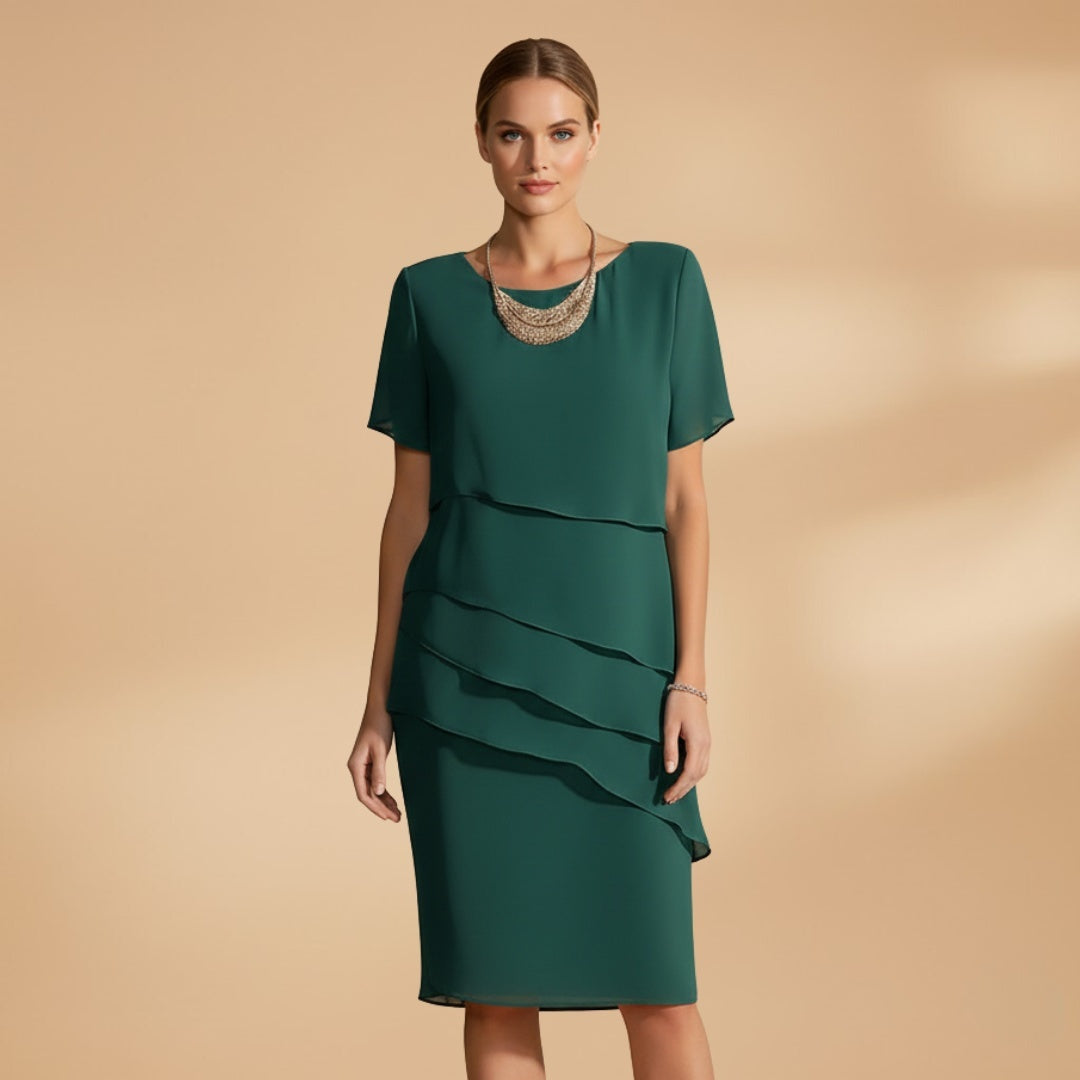 Vestido Midi elegante com manga curta, destacando a silhueta. Perfeito para festas e eventos noturnos.