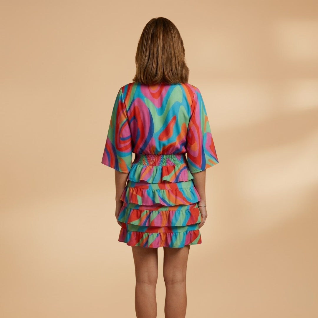 Vestido Midi Feminino com Folhos e Decote V. Versátil para o dia a dia ou ocasiões especiais no verão.