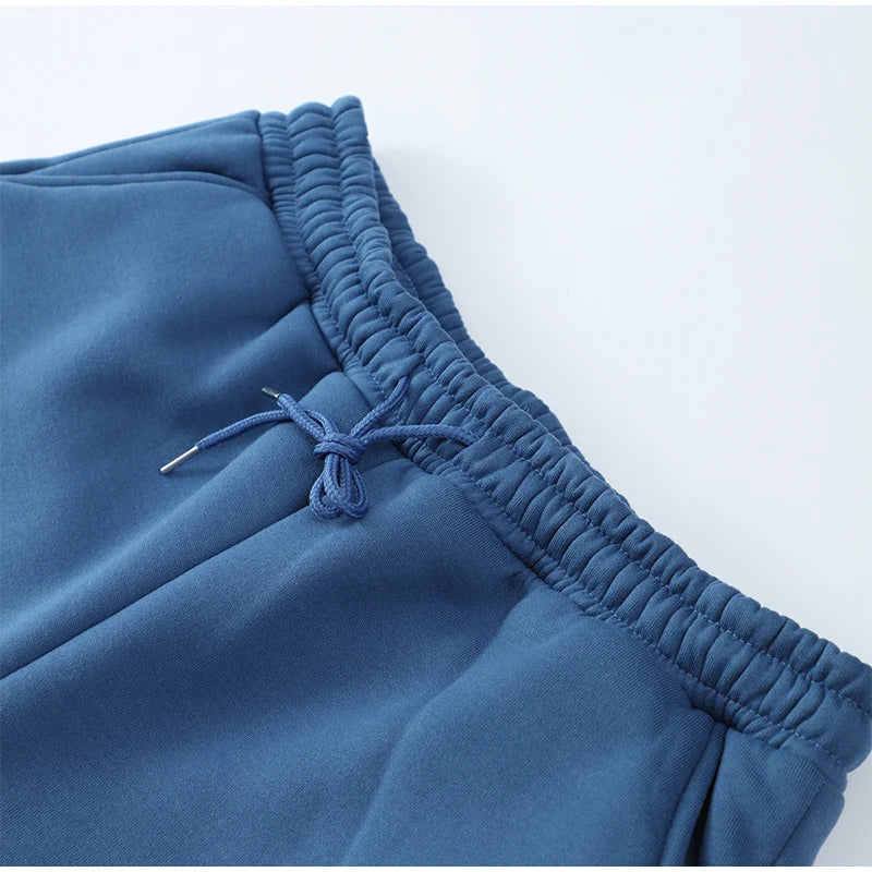 Hoodie oversize com capuz e calças de moletom masculinas, conjunto desportivo para conforto e moda casual.