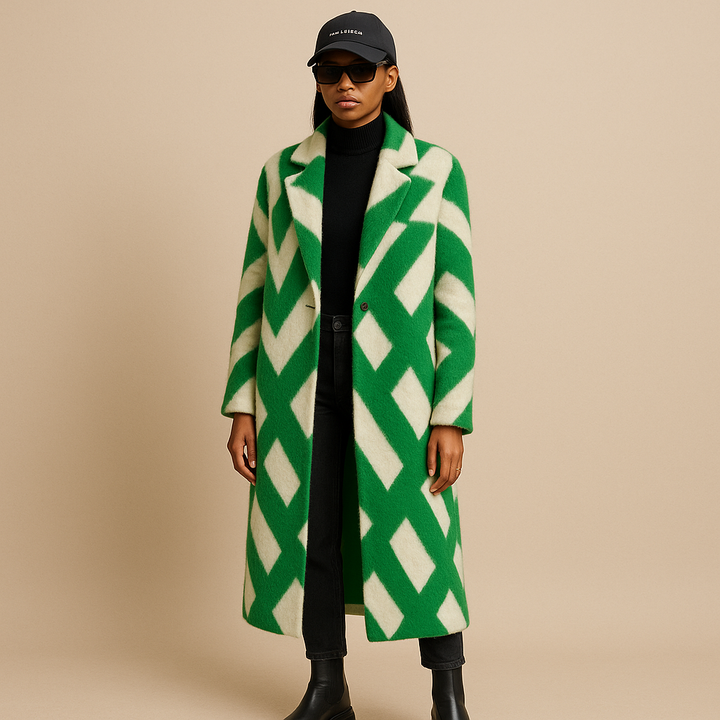 Look statement: casaco feminino estampado oversized e longo, perfeito para estilo urbano e conforto.