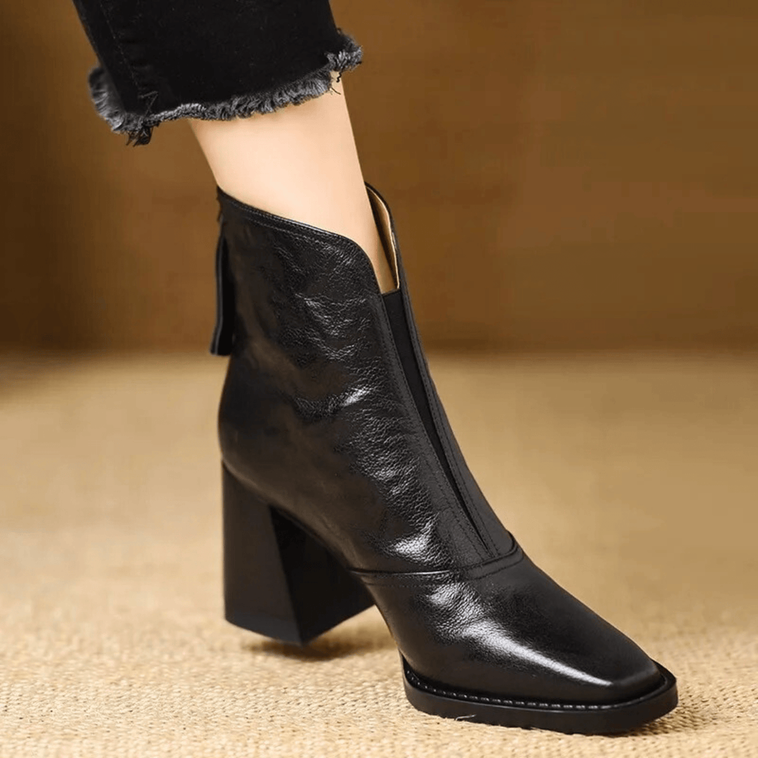 Botins femininos pretos de tacão médio, confortáveis e versáteis para moda outono/inverno.