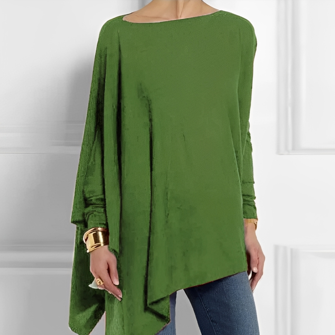 Modelo usando blusa feminina folgada de manga comprida. Roupa casual e elegante, conforto para outono/inverno.
