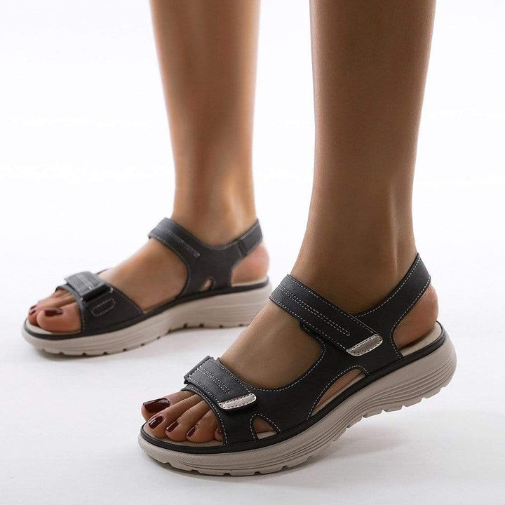 Sandálias ortopédicas femininas Crisha, com suporte de arco para conforto e alívio de dor, ideais para o dia a dia.