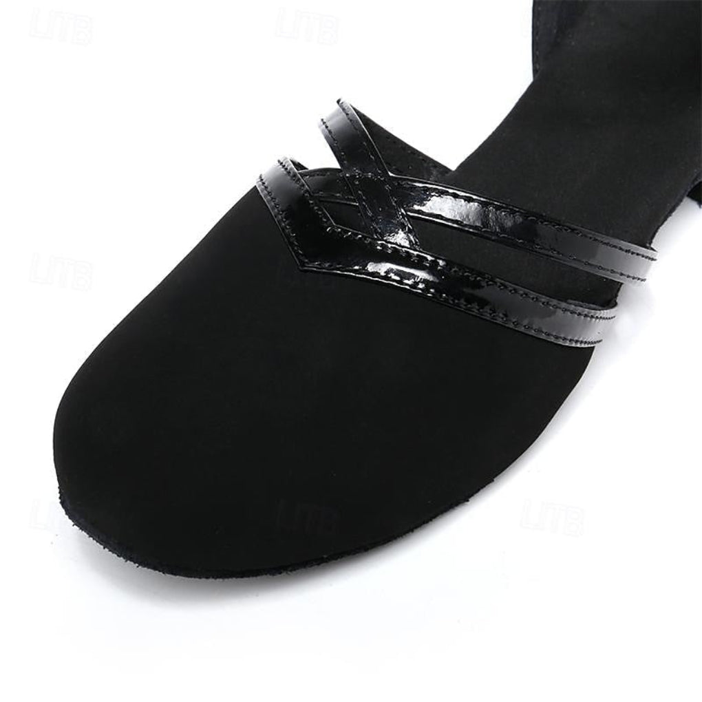 Calçado de dança feminina em cetim preto para salsa e tango. Sapatos de dança latina para performance e conforto.