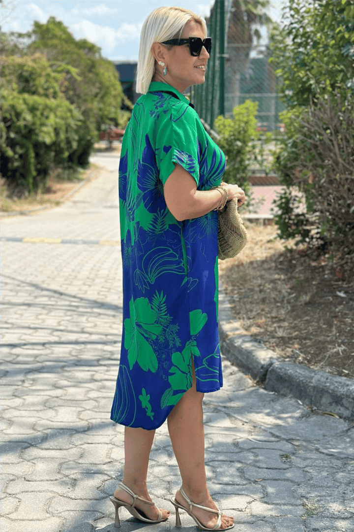 Vestido feminino estampado floral romântico em rosa e verde, confortável e casual para o verão. Roupa feminina versátil.