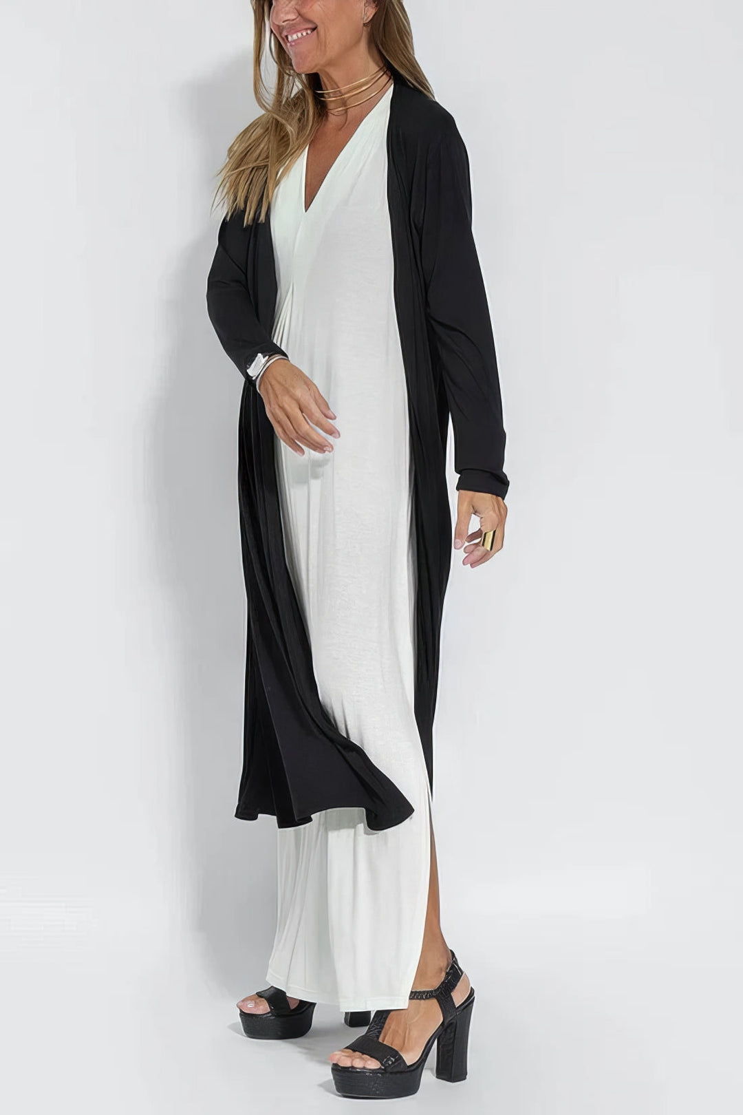 Vestido longo verde feminino e cardigan. Roupa casual e elegante para o verão, muito confortável.