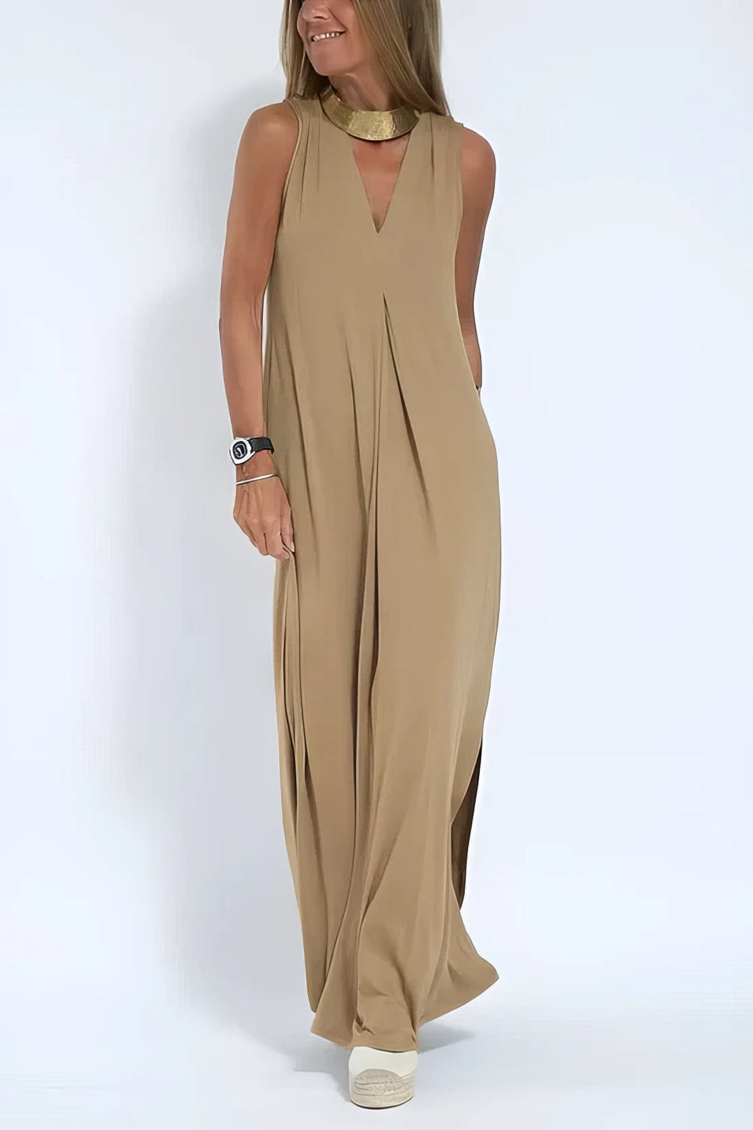 Conjunto versátil de vestido longo e cardigan, ideal para looks casuais ou elegantes. Conforto e estilo.