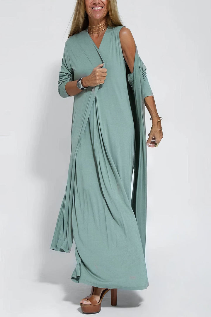 Vestido longo feminino elegante com cardigan combinando. Look completo e sofisticado para moda versátil.