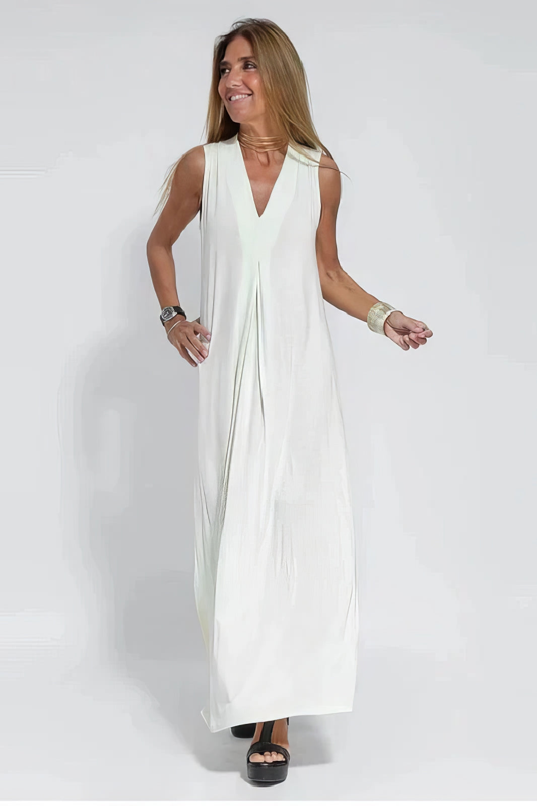 Vestido longo feminino versátil com cardigan. Perfeito para primavera, verão e looks elegantes.